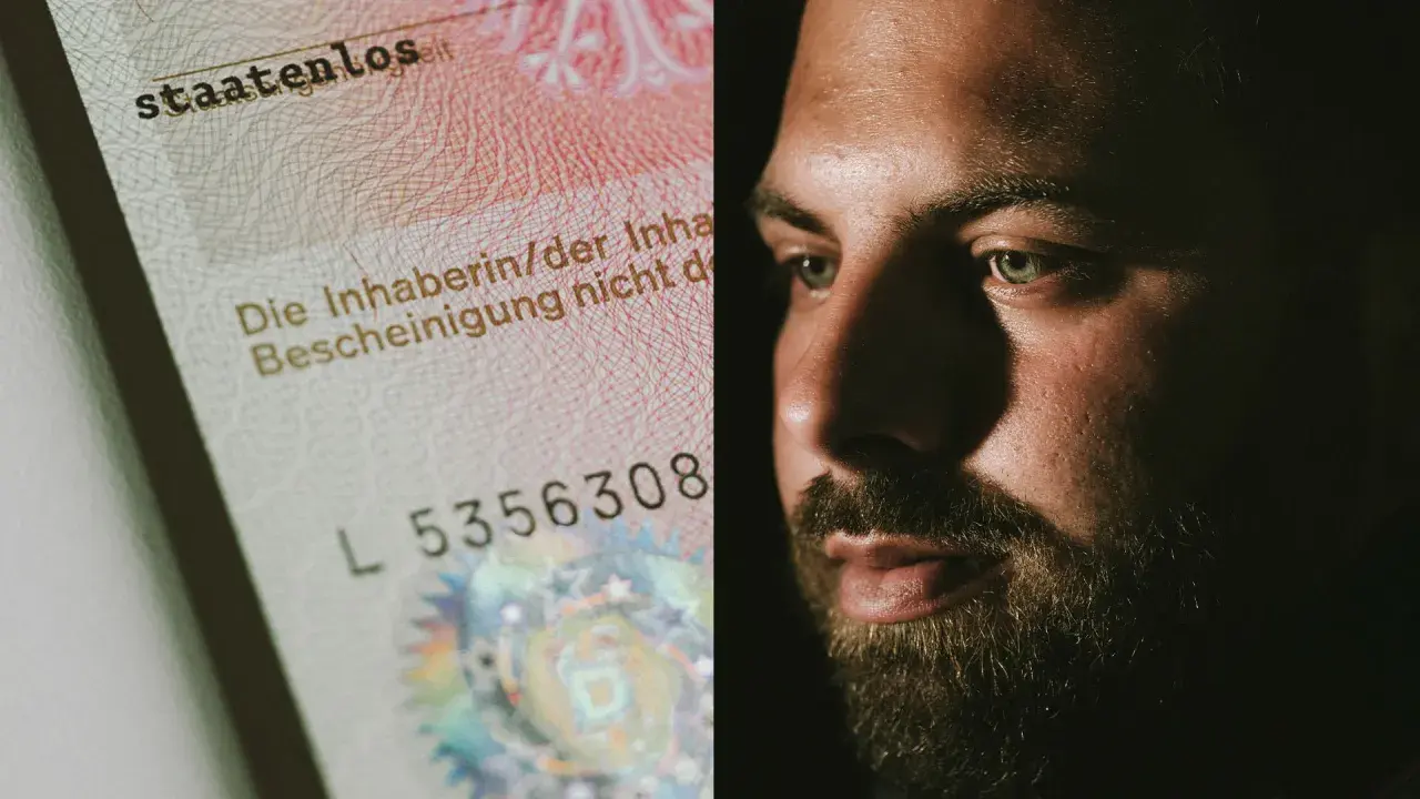 Ein Mann mit Bart und grünen Augen blickt nachdenklich. Daneben ein Dokument mit dem Aufdruck "staatenlos".