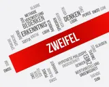 Wortwolke mit "ZWEIFEL" im Zentrum. Begriffe wie "Glaube", "Denken", "Erkenntnis" und "Ungewissheit" umgeben ihn, was das agnostische Glauben und die Suche nach Wahrheit widerspiegelt.