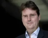 Porträt von Bernd Stegemann, Mitglied der AfD, mit Brille und dunklem Anzug.
