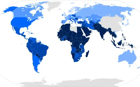 Weltkarte zeigt Verteilung von Atheismus. Dunkelblau: hohe, hellblau: niedrige Raten. Die Frage "wie viele atheisten gibt es auf der welt" wird visuell beantwortet.