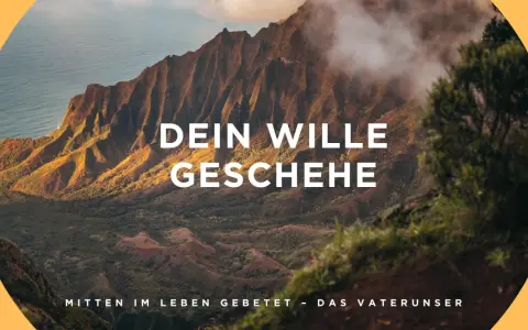 Majestätische Berge im Nebel, mit der Aufschrift "DEIN WILLE GESCHEHE" und "MITTEN IM LEBEN GEBETET - DAS VATERUNSER".