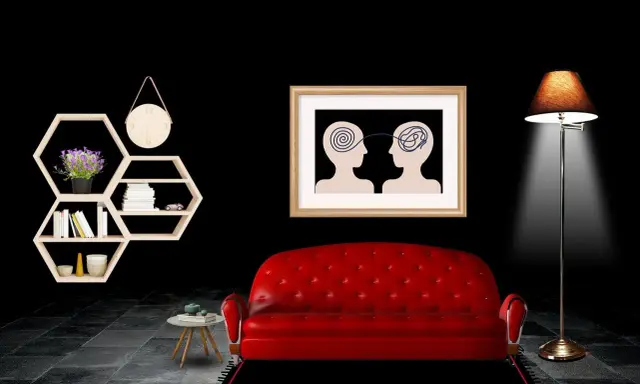 Ein rotes Sofa vor einem Bild, das zwei Köpfe mit verschlungenen Linien zeigt, symbolisiert die Seele. Ein Regal mit Büchern und eine Lampe vervollständigen die Szene.