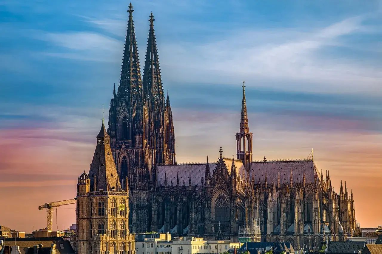 Der Kölner Dom, ein Wahrzeichen, das die Frage