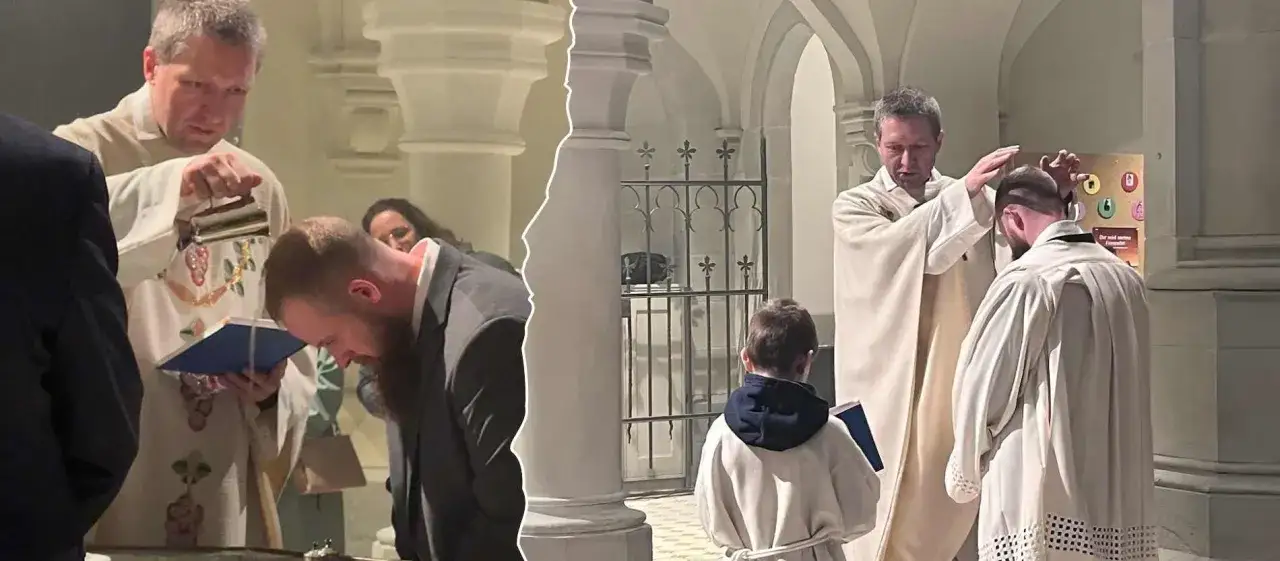 Priester tauft Erwachsenen. Die Taufe erwachsene Voraussetzungen sind erfüllt. Ein Junge steht daneben.